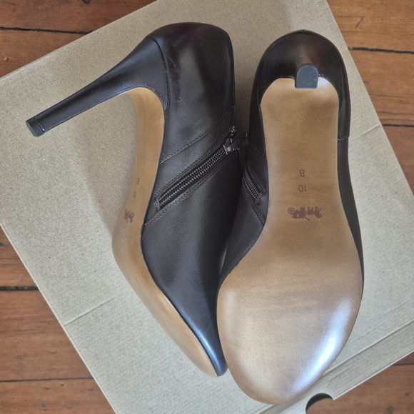 Coach Black/Brown Leather Women's Shoe - Picture 7 of 9